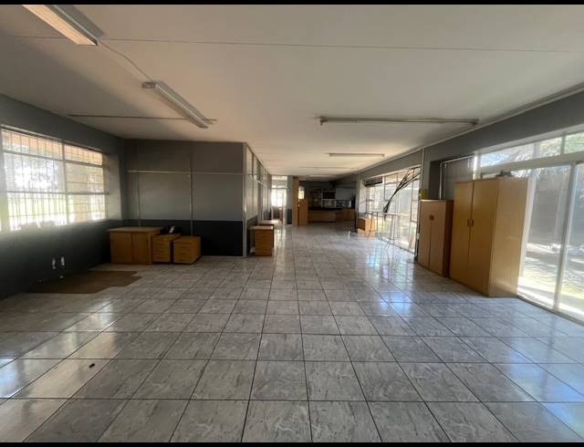 2,500M² OFFICE TO LET IN VULCANIA